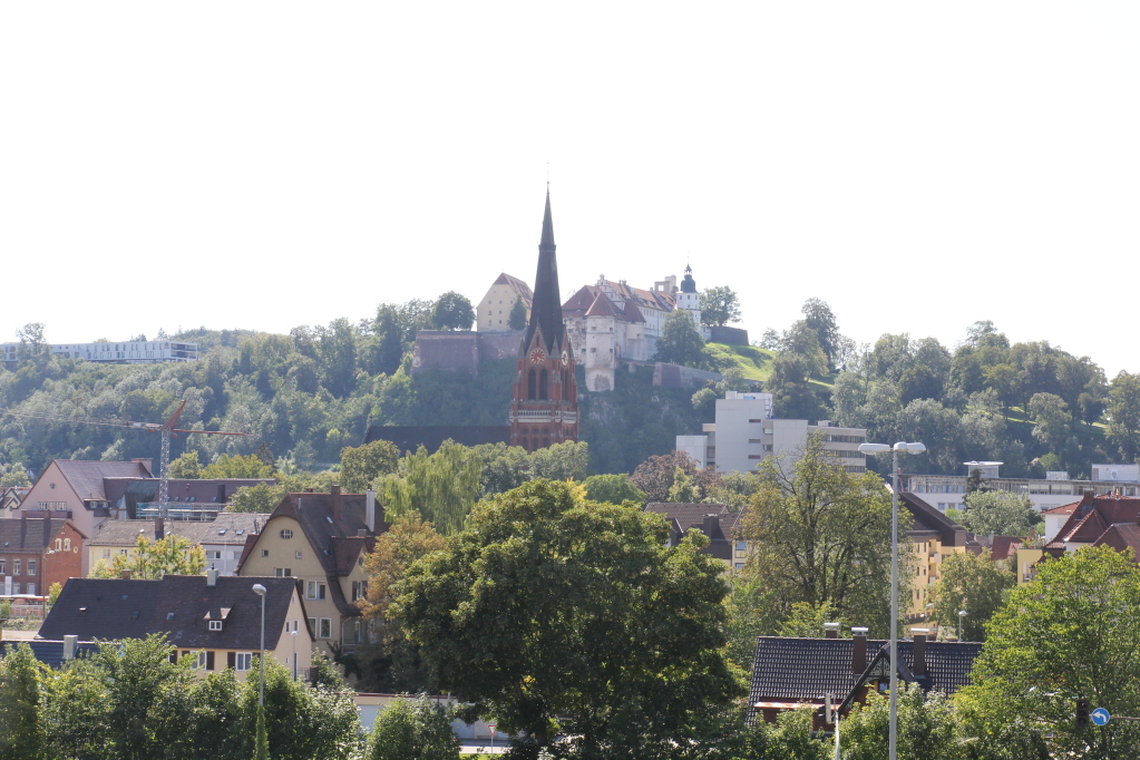 Blick vom Areal Gnaier über Heidenheim auf das Schloss Hellenstein
